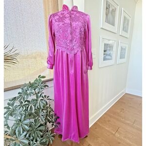 Samye Velour House Coat Hostess Robe M Fuchsia Lace Vintage USA Velvet Lace